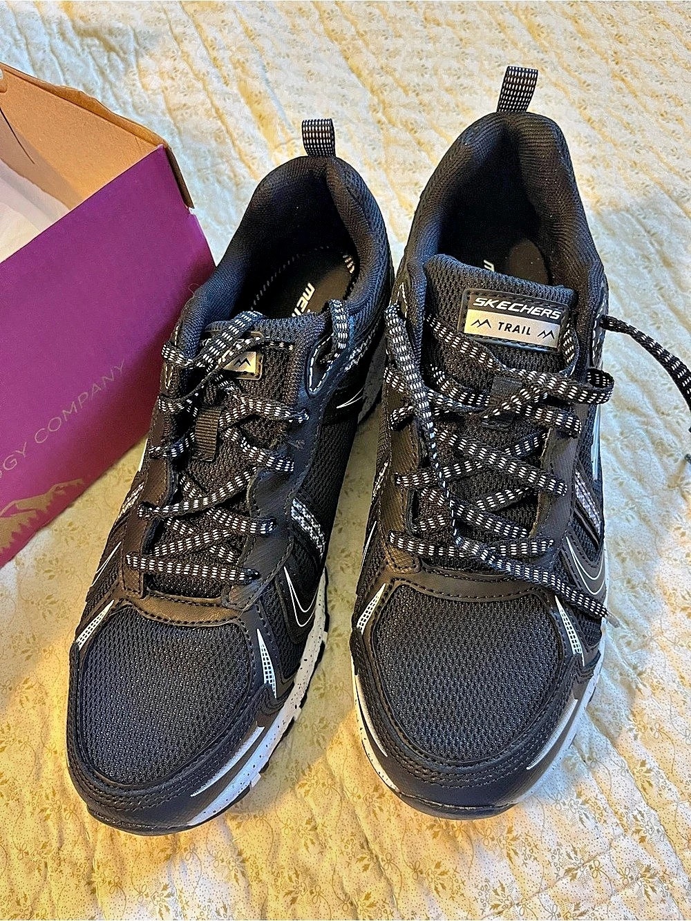 Skechers Hillcrest - Vast Adventure Athletic Shoes Black & White US 9.5 NEW